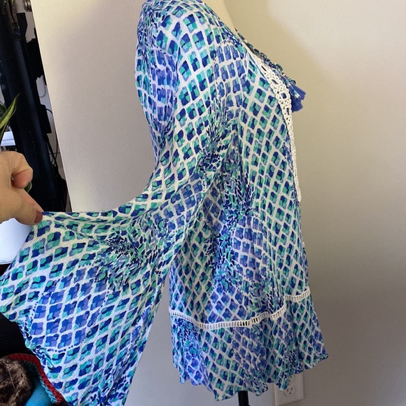 Like New Lilly Pulitzer Blouse - Picture 3 of 6